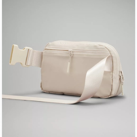Lululemon White Opal Everywhere Belt Bag - Picture 5 of 6